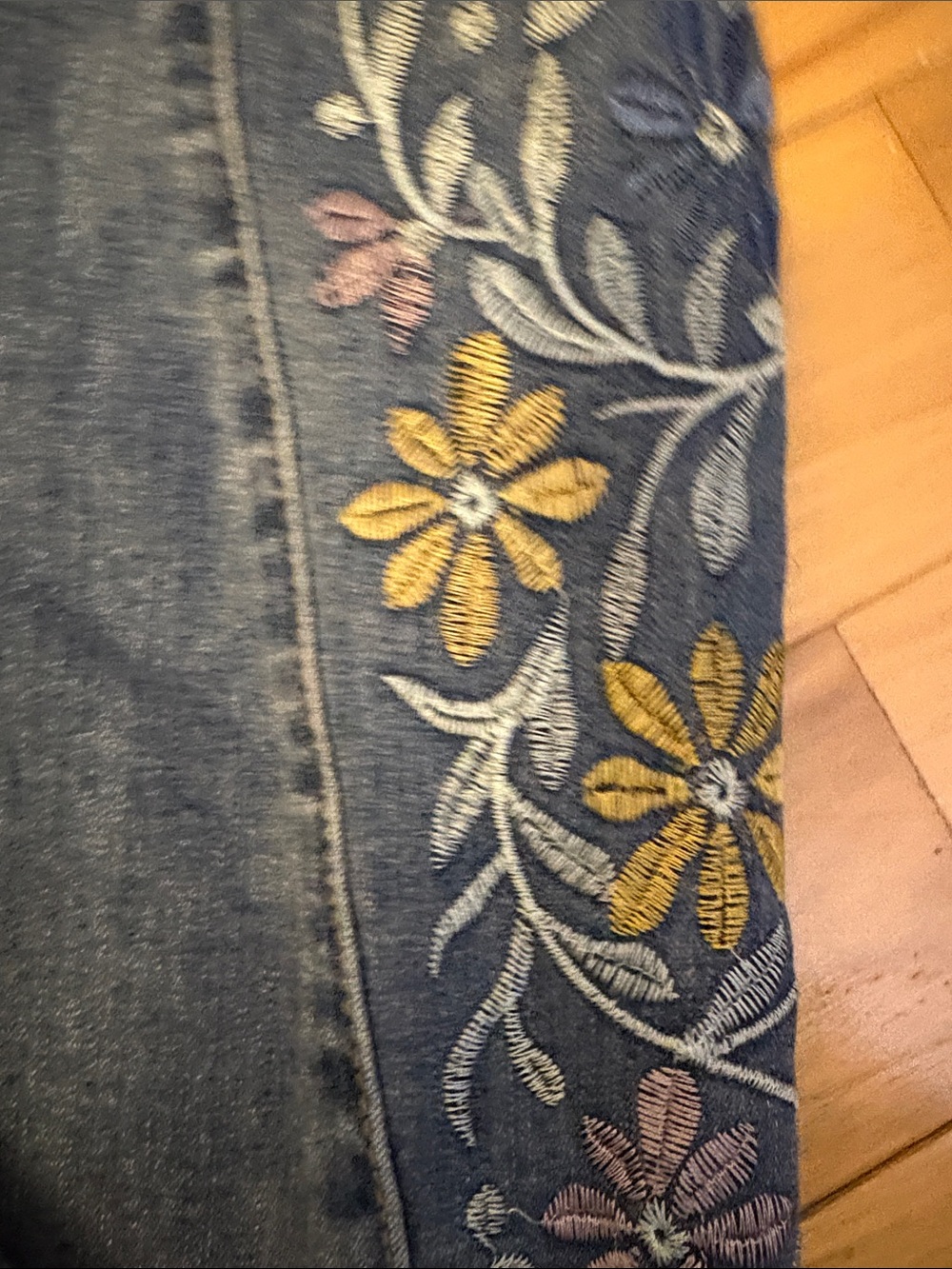 Tribal Jeans Audrey Mid-Rise Wide Leg Crop with Embroidered Floral Design (8) - Picture 5 of 6